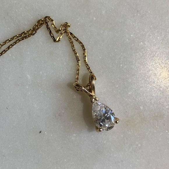 Small vintage pendant on a gold plated chain - Picture 4 of 8